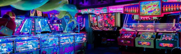 星空综合官网首页入口，现代科技感门户设计